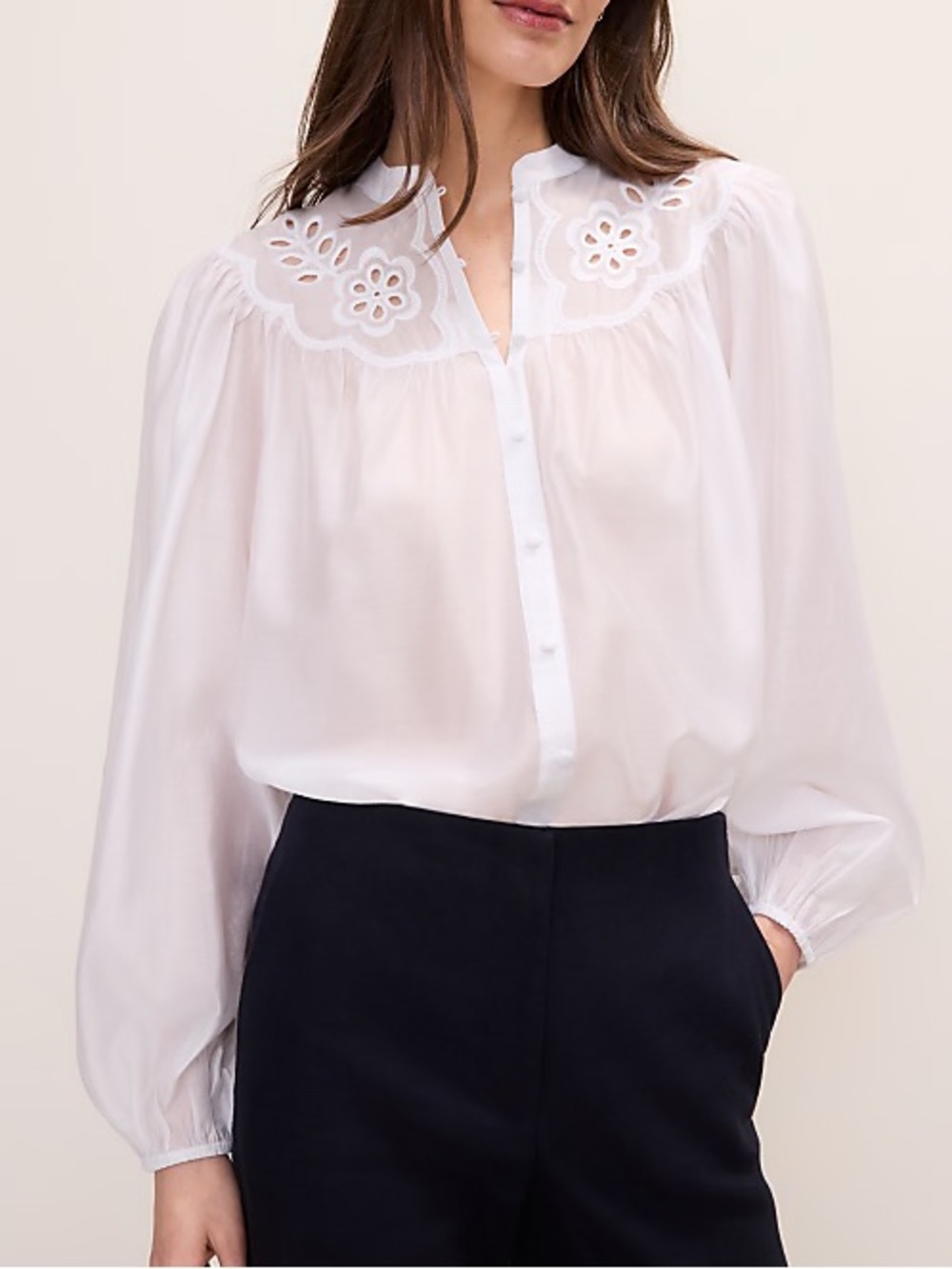🌷Ann Taylor  Embroidered Gathered Blouse